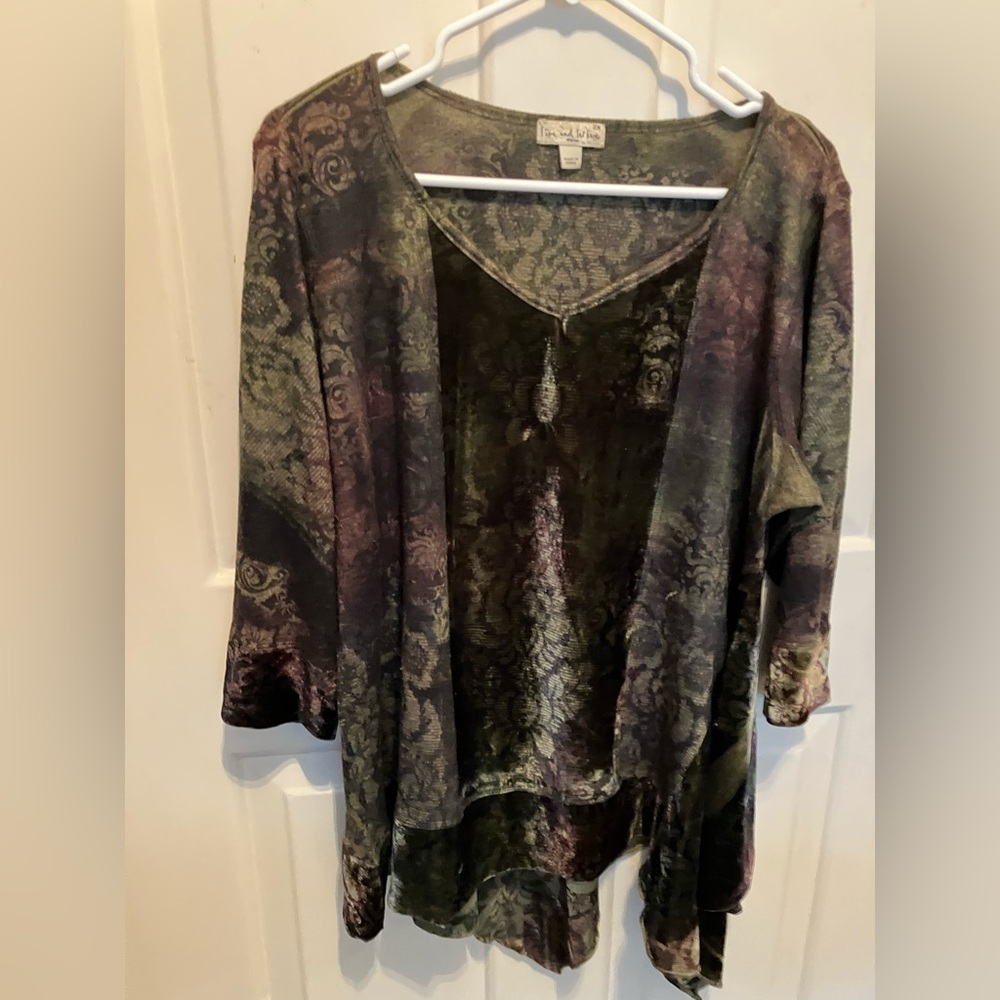 Live and Let Live Earthy Tones shark bite top 2X